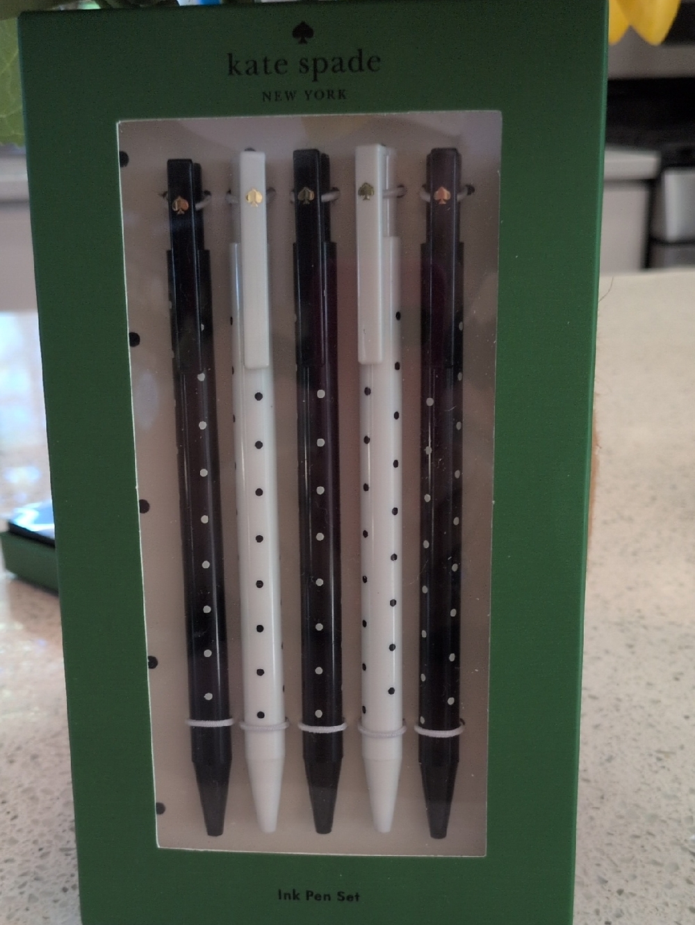 KATE SPADE Black & White Polka Dot Pen Set New ,5 Pens